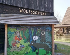 Jeho součástí je Vlčí stodola.